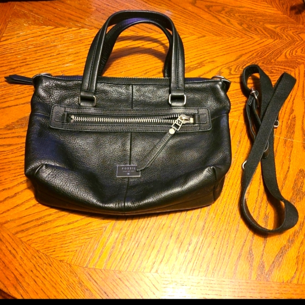Fossil purse black with strap
